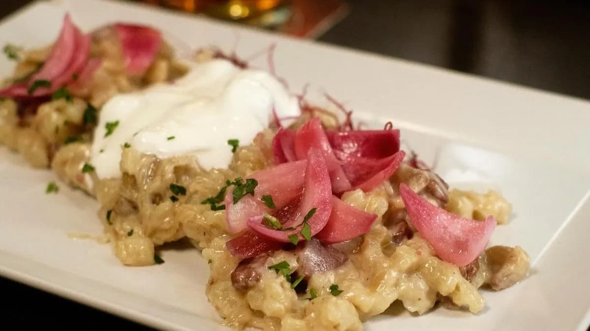 Sztrapacska, pirított savanyú káposzta, kockázott csülök