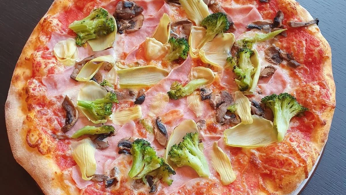 Quattro stagioni pizza