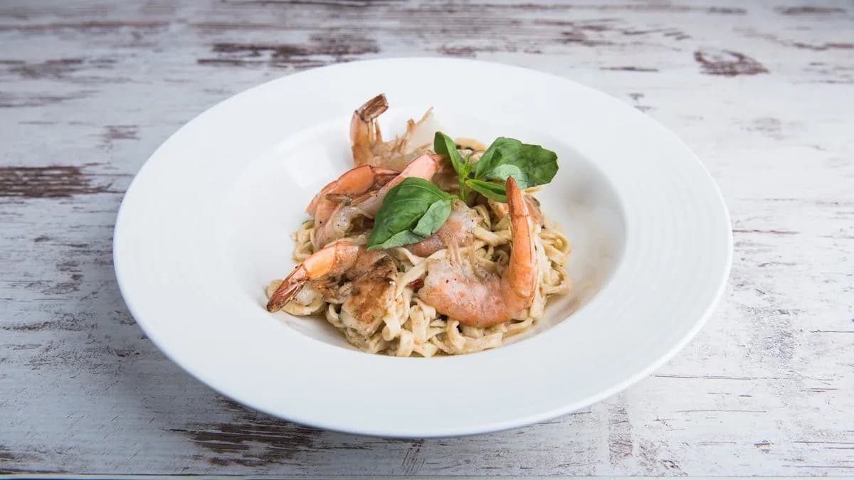 Fettuccini "Aglio olio pepperoncino királyrákkal"
