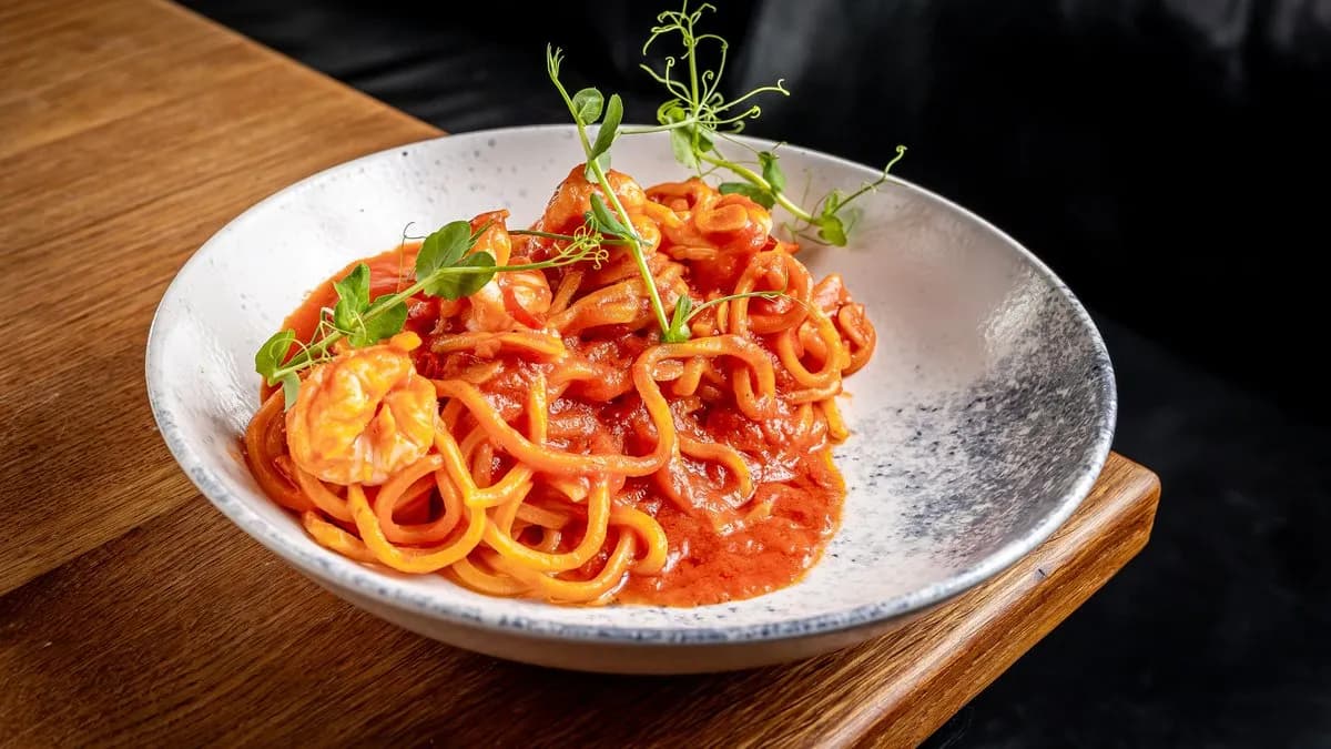 SPAGHETTI AGLIO OLIO E PEPERONCINO CON GAMBERI