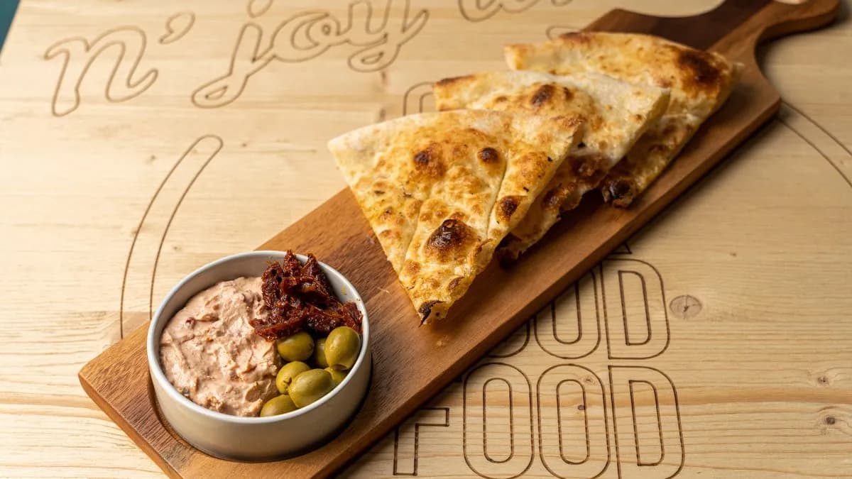 Pizzakenyér fetakrém