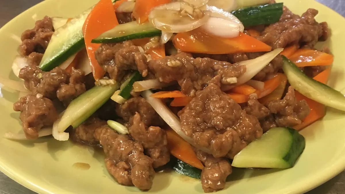 B03 Marhahúsos saláta 牛肉沙拉