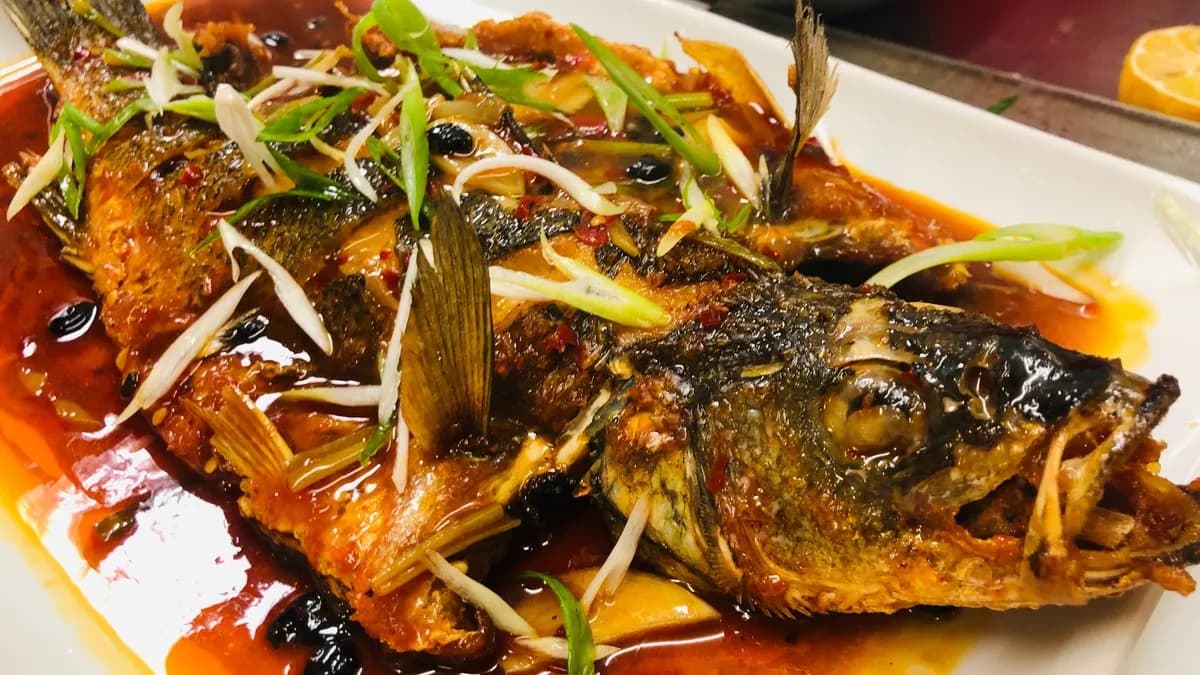 F06 Sült hal kínai módra 干烧鱼