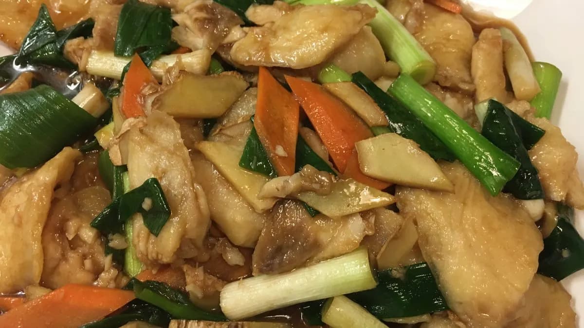 F03 Halfilé gyömbér és csemege hagymával 姜葱鱼