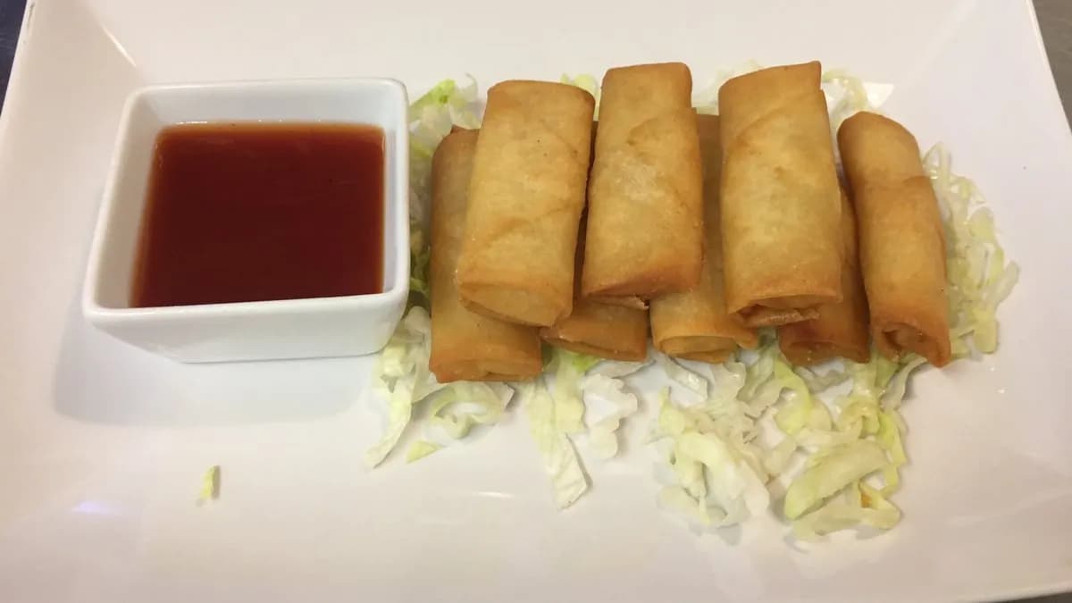 B05 Tavaszi tekercs (8 db)春卷