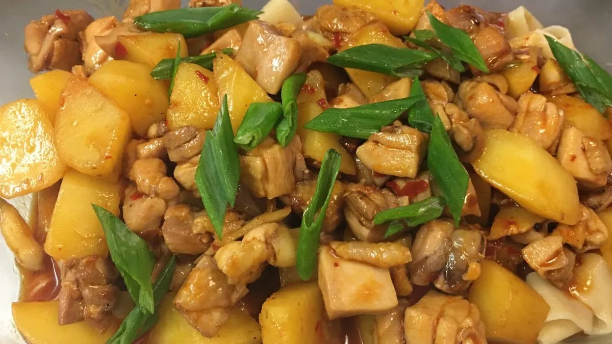 C13 Nagy tálas csirke 大盘鸡