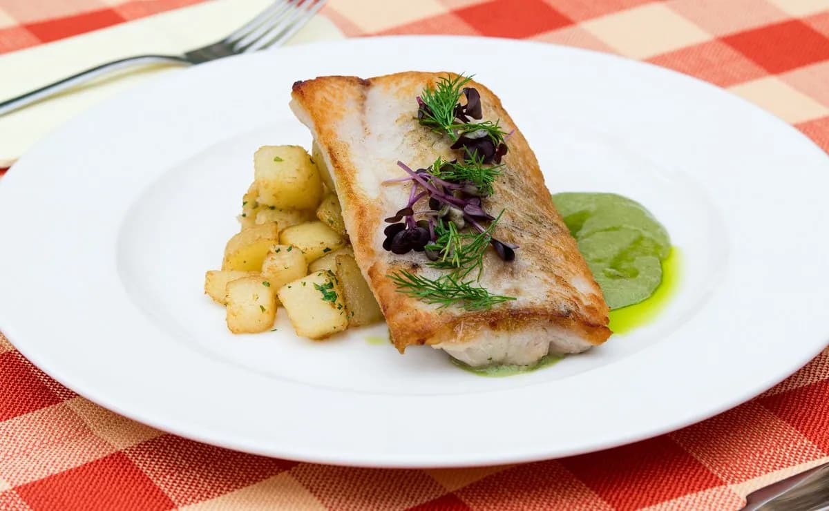 Roston sült tőkehal-filé kaporszósszal