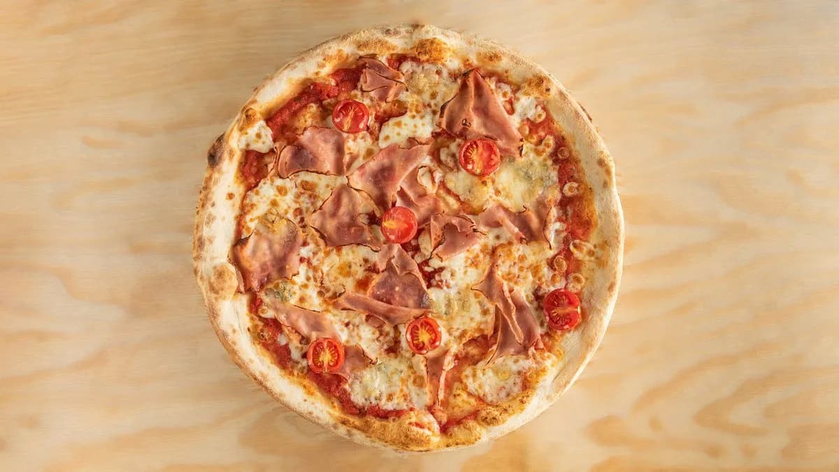 Sonkás-gorgonzolás pizza