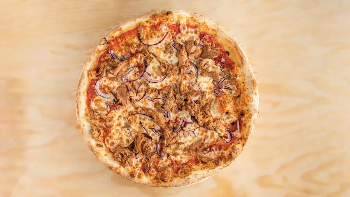 Tonno e cipolla pizza