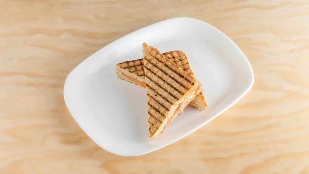 Sonkás melegszendvics