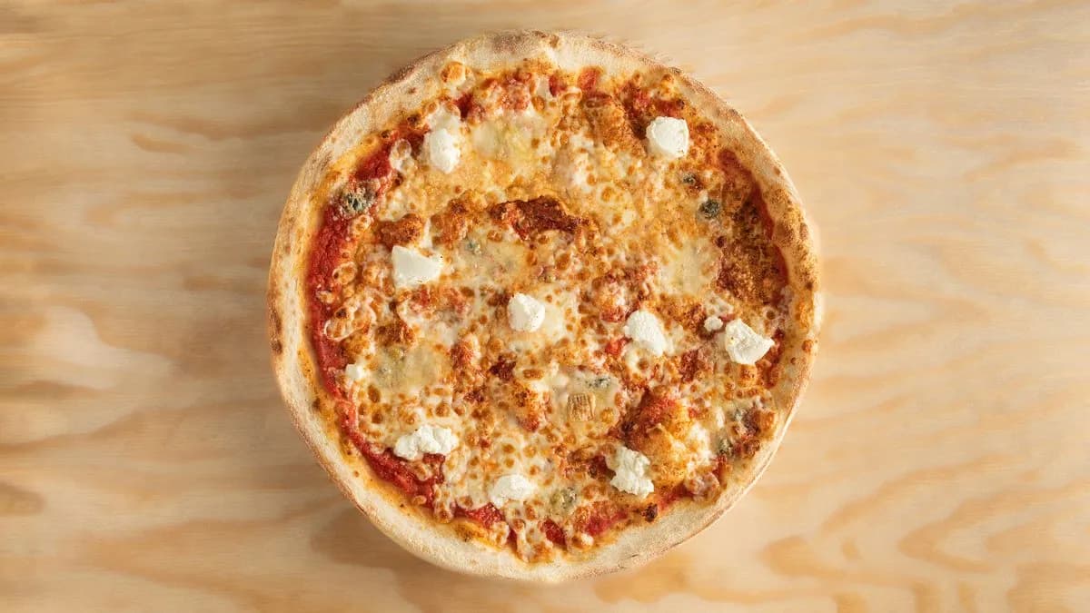 Quattro formaggi pizza