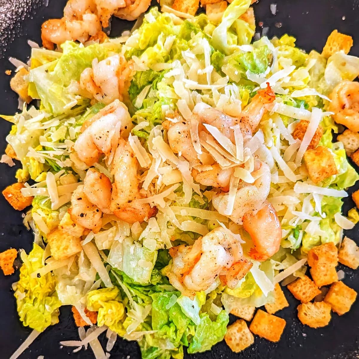 Insalata Cesare con salmone