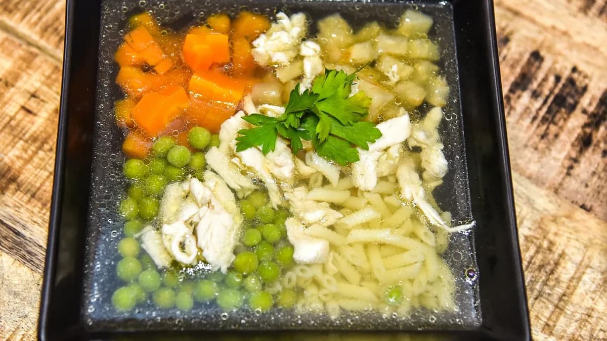 Tyúkhúsleves gazdagon