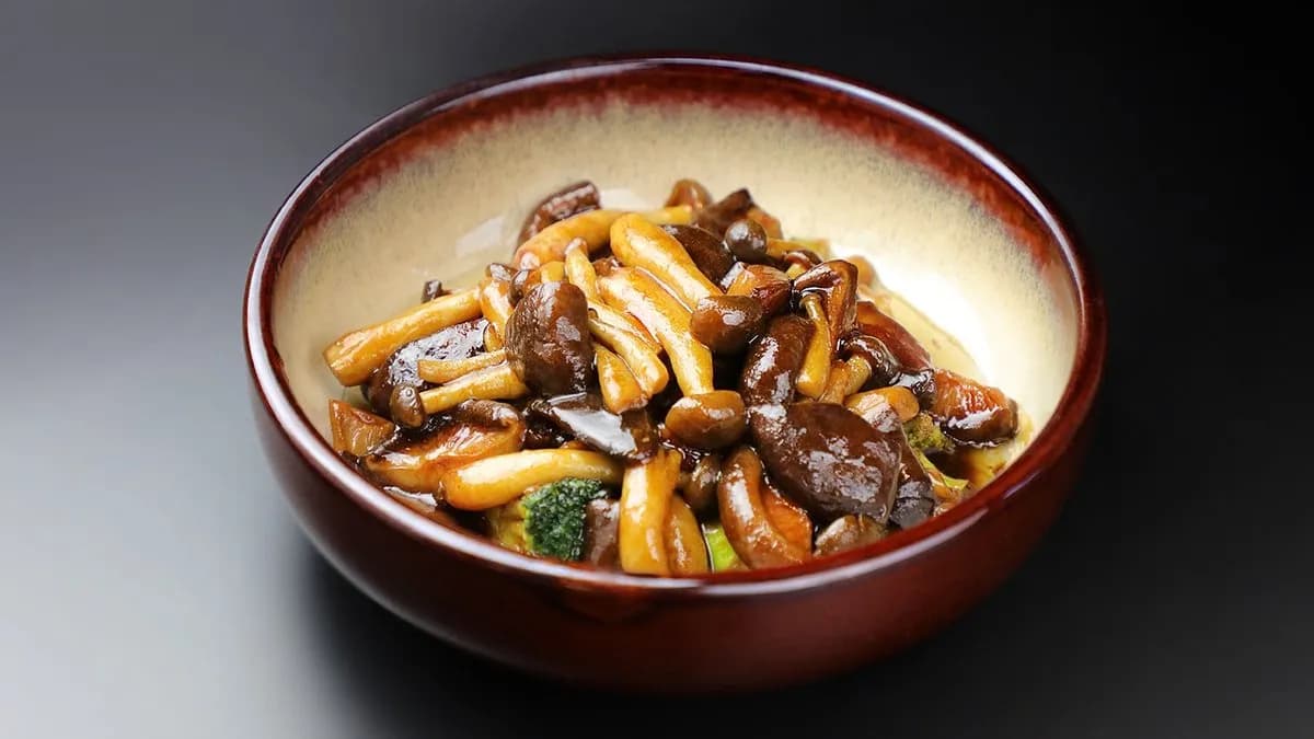 S9. Ördögszekér-laskagomba Taro és kesudió Házi Feketebors Szósszal