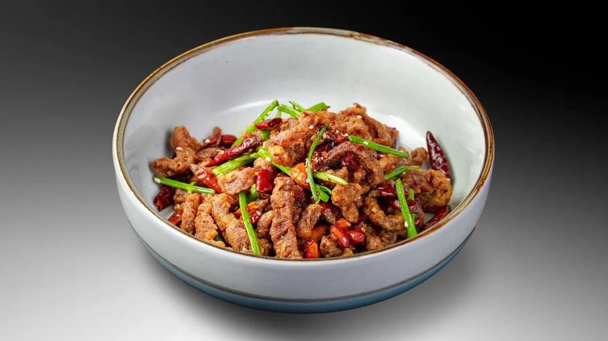 32. Hirtelen Sült Szürkemarha Csíkok Chili Szószban