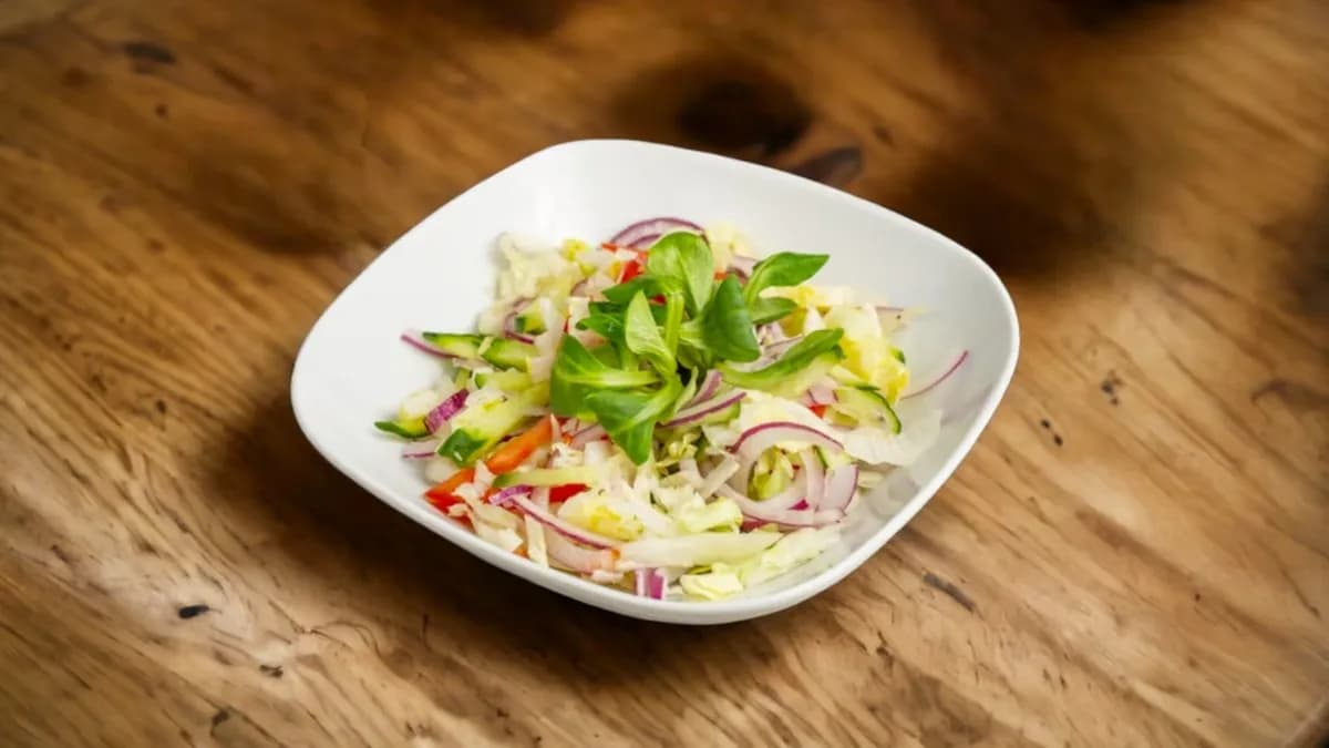 Friss kevert saláta