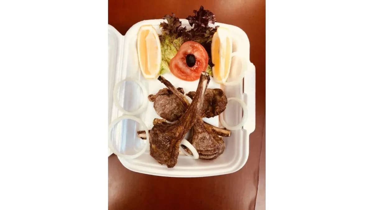 Faszénen sült bárányborda nyárson