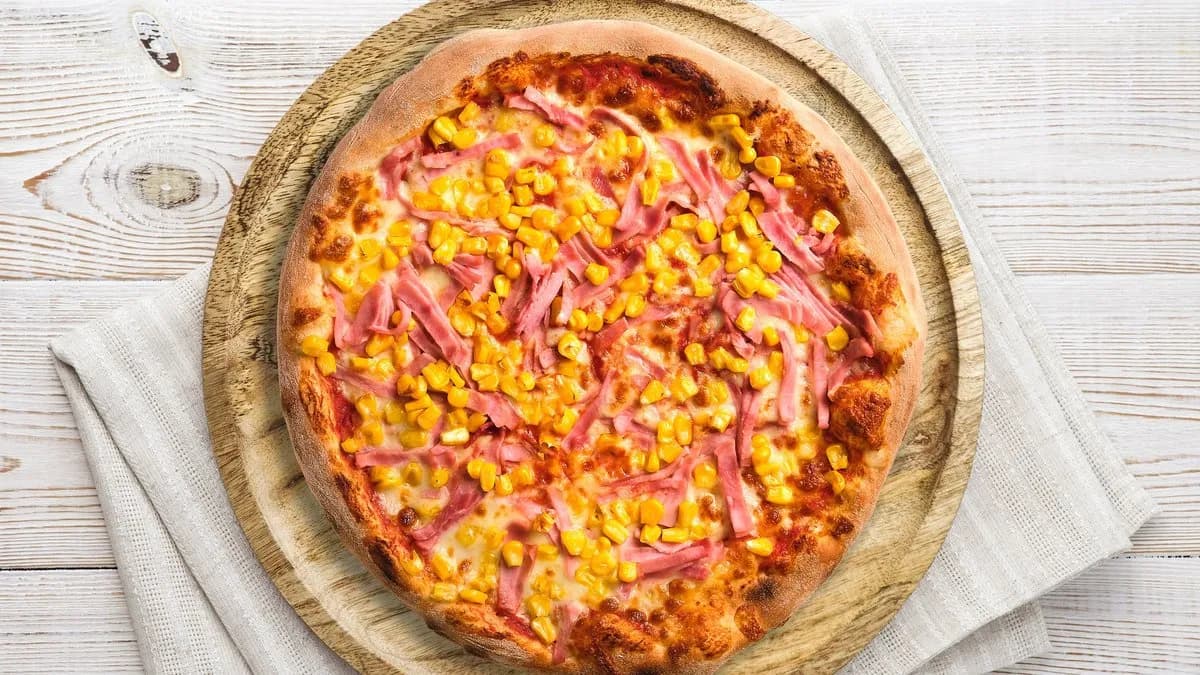 Ham-Corn pizza