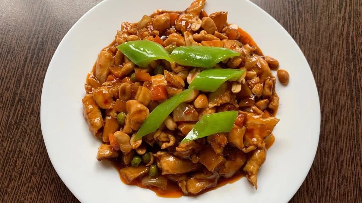 Nyolc kincs mártás (csípős) menü rizzsel