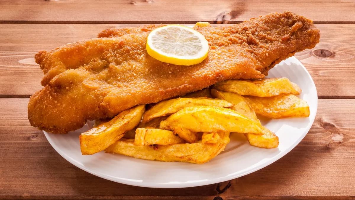 Rántott tengeri halfilé körettel