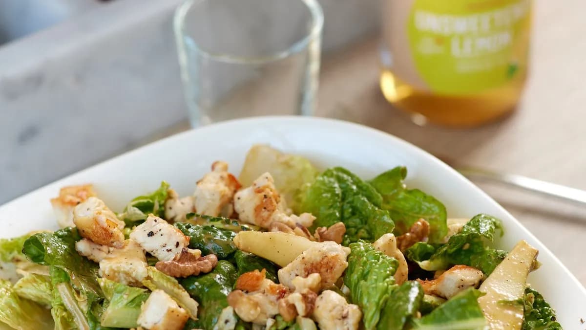 Chicken, Pear & Goat's cheese salad