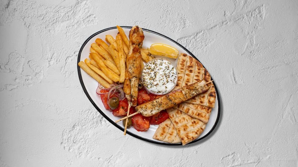 Souvlaki tál 🍽🐔 csirkemellel, szénsavmentes ásványvízzel