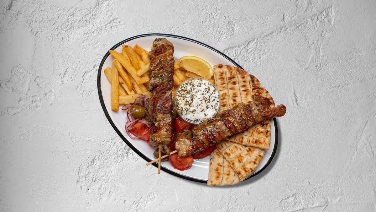 Souvlaki tál 🍽🐷 sertéshússal, szénsavmentes ásványvízzel