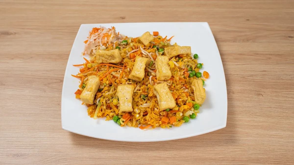 Pirított rizs tofuval