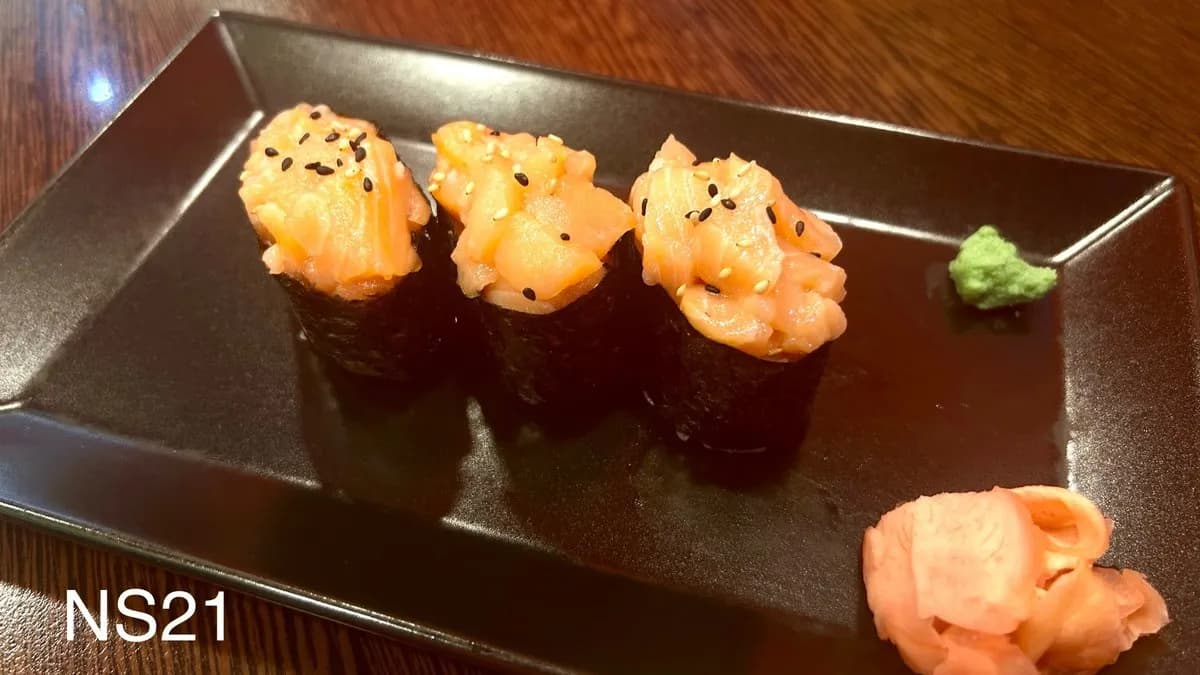 NS21. 3pcs Salmon gunkan