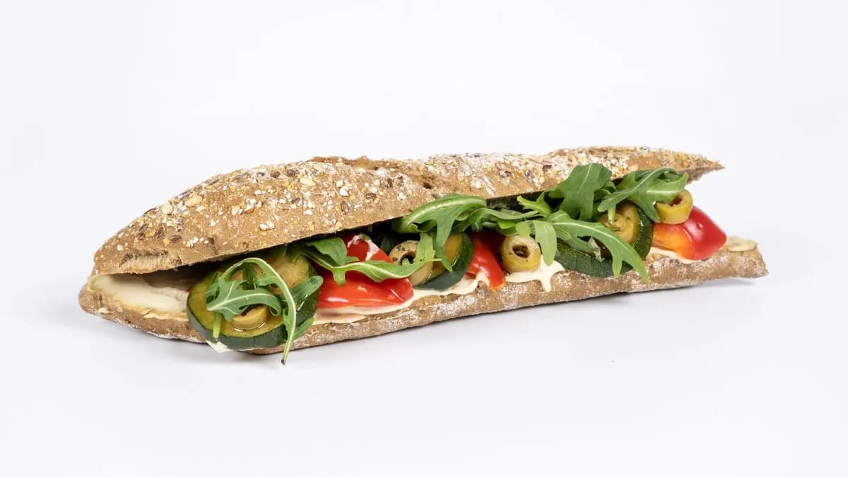 Humuszos bagett grillezett zöldségekkel