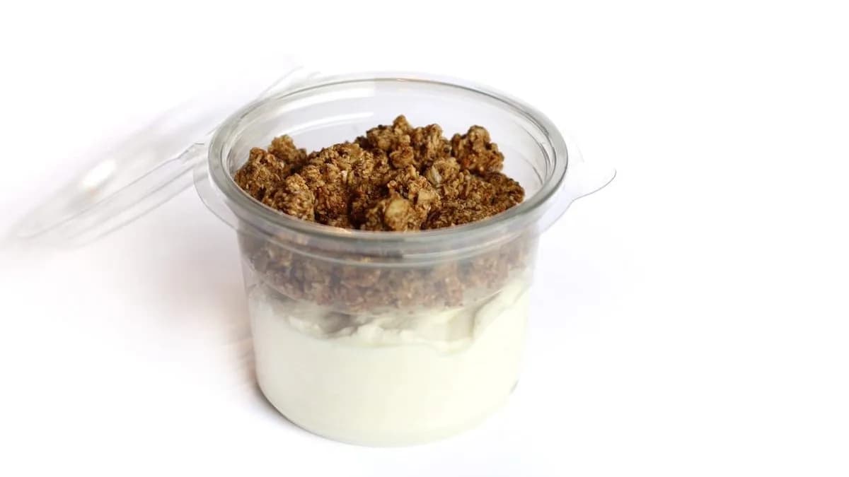 Görög joghurt kókuszos granolával