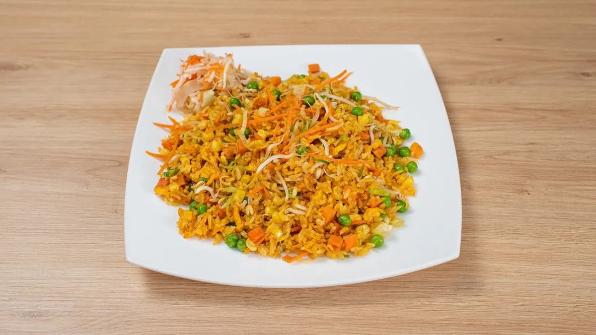 Pirított rizs zöldségekkel