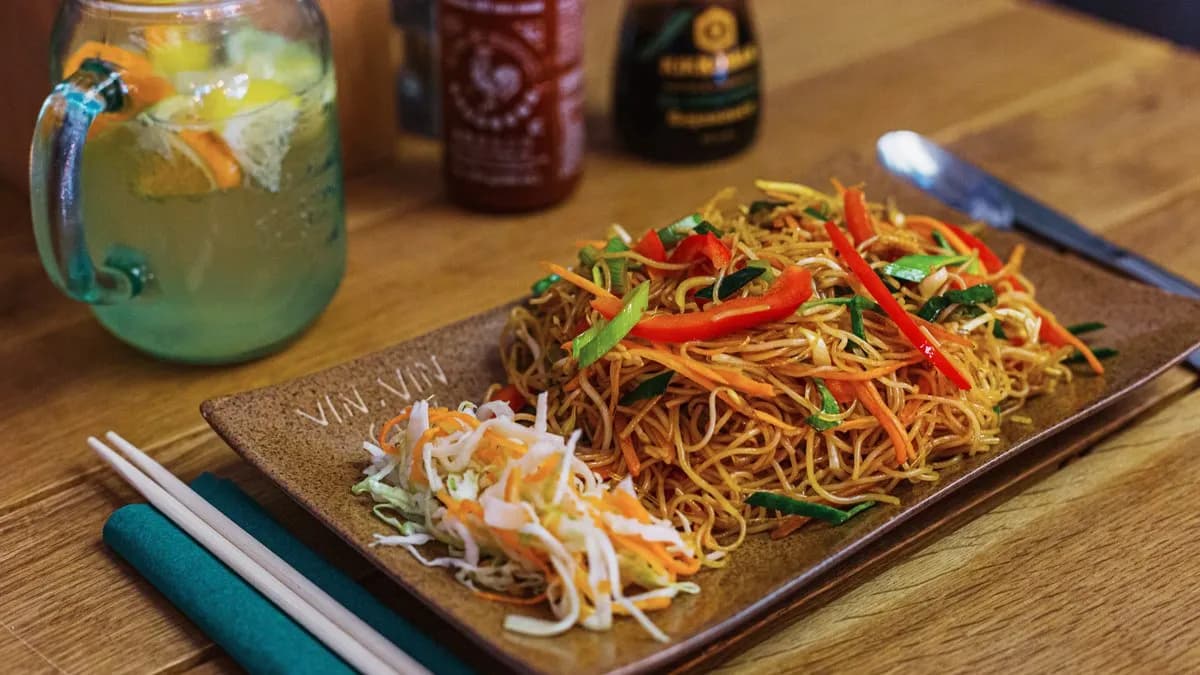 Pirított rizstészta zöldséggel