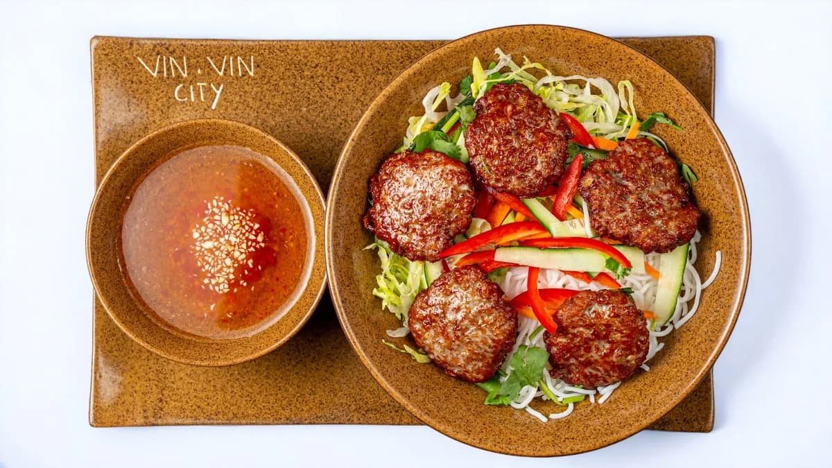 Bun Saláta Sertés Hússal