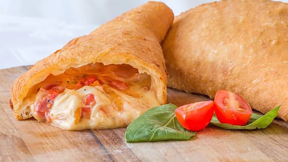 Panzerotto (Deep-fried pizza filled / Olajban sült töltött pizza )