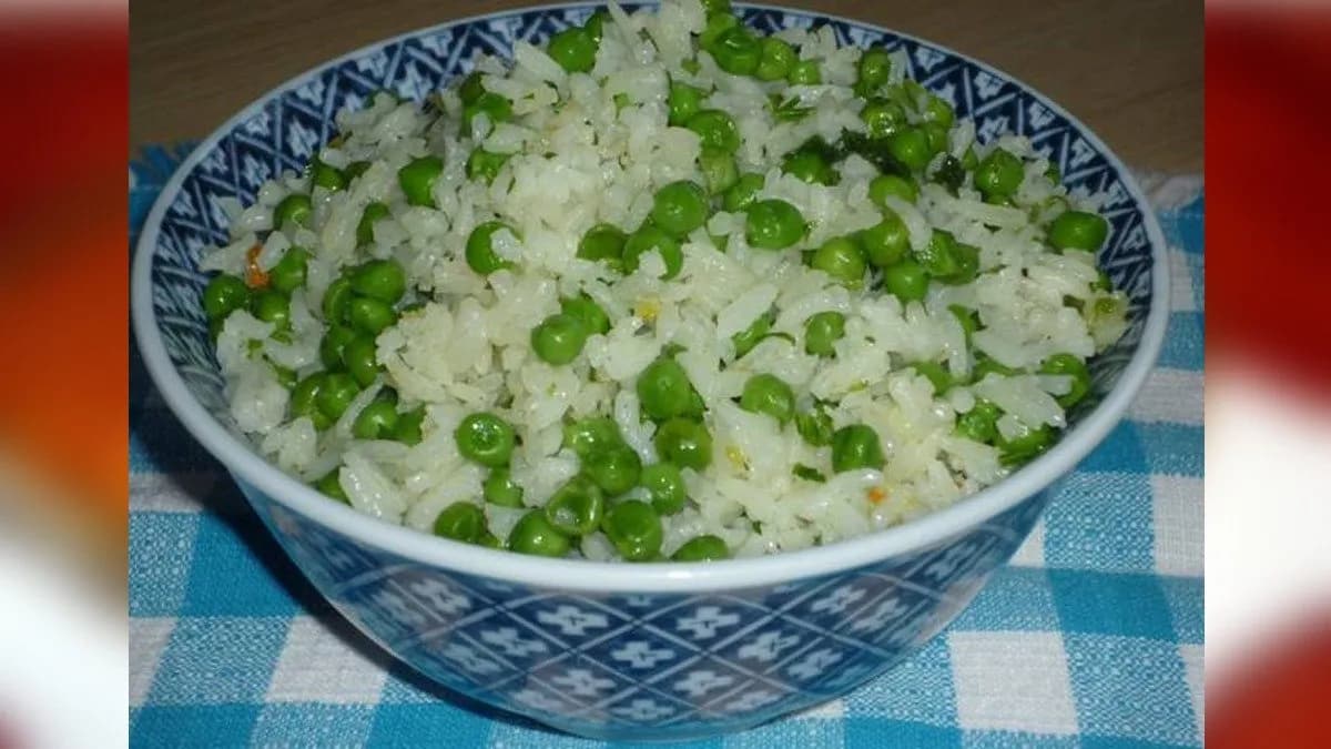 Párolt rizs zöldborsóval (köret)