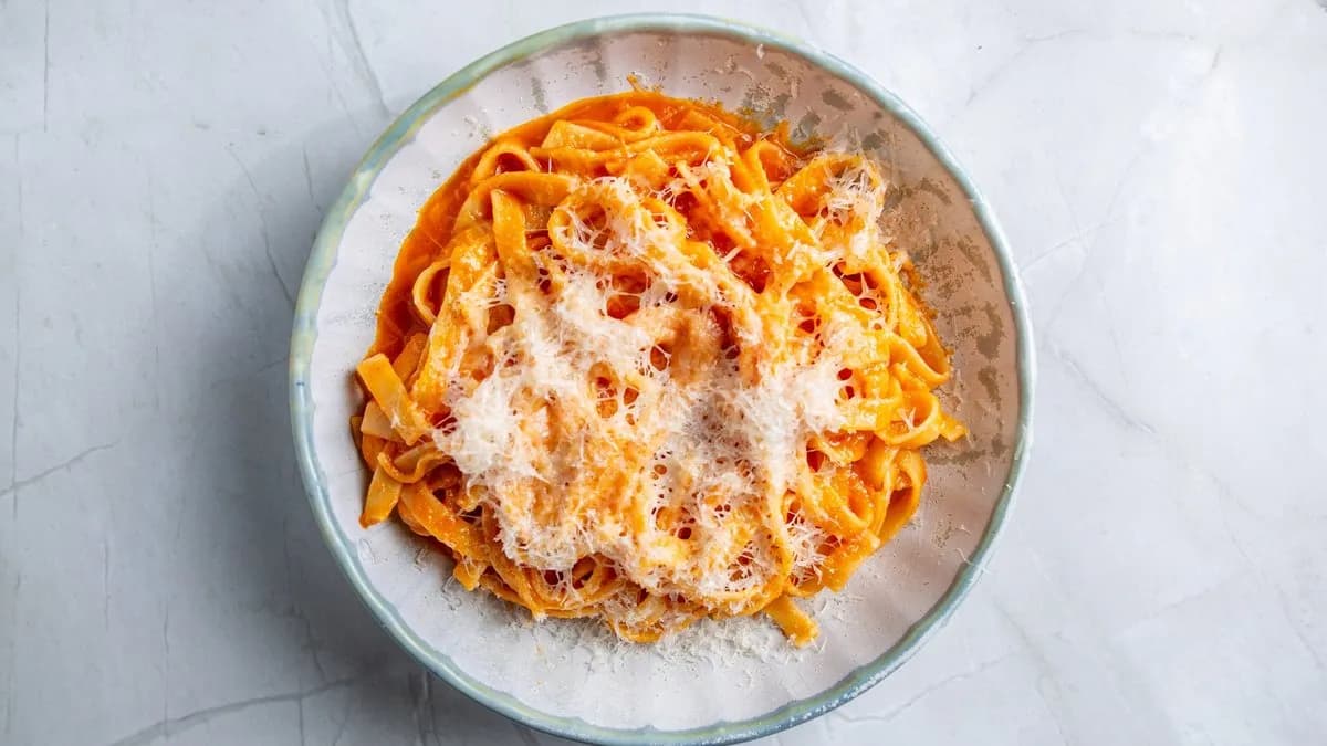 Paradicsomos tészta parmezánnal (gyerek adag)