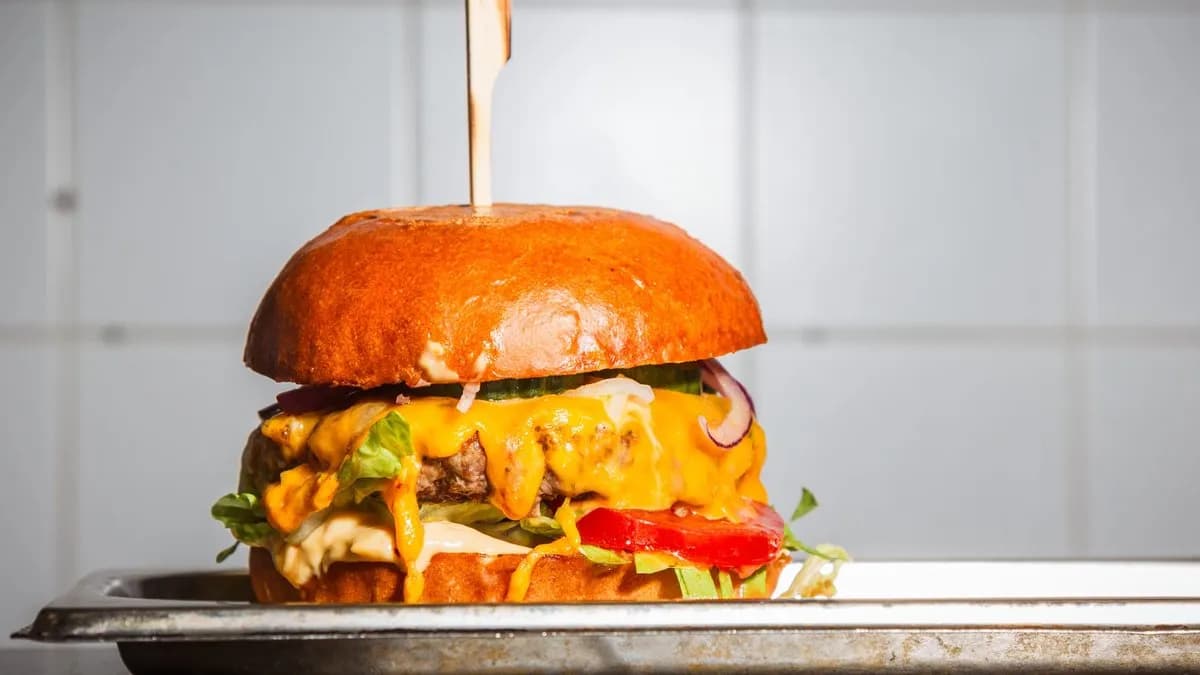 Sajtburger Angusból hasábburgonyával