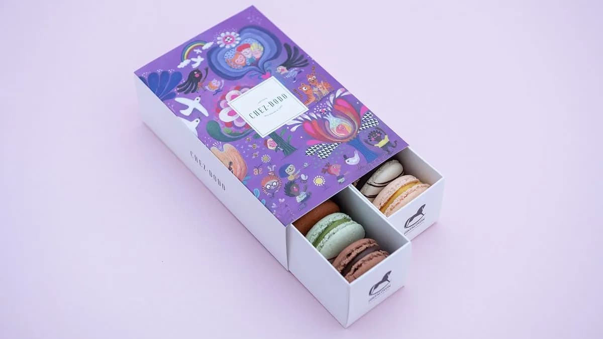 12 DB-OS MACARON VÁLOGATÁS JÓTÉKONYSÁGI DÍSZDOBOZBAN