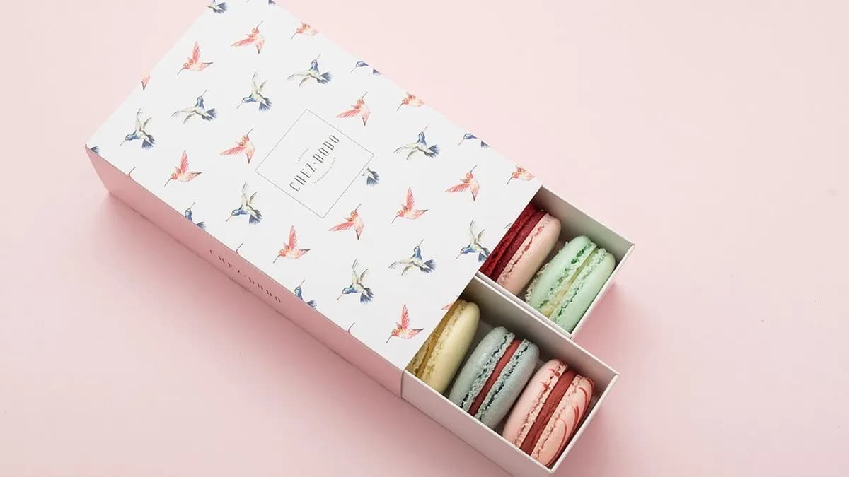 12 DB-OS MACARON VÁLOGATÁS KOLIBRIS DÍSZDOBOZBAN