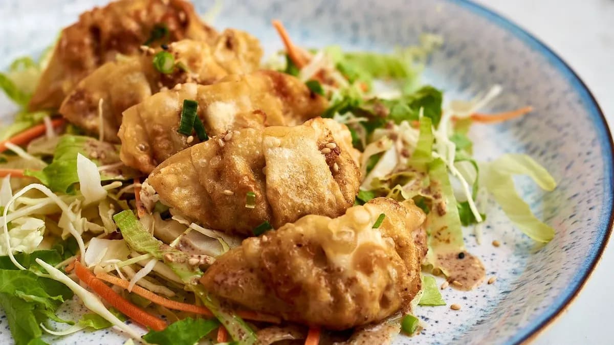 Japán gyoza salátával ( sertés)(Csirkés)(Tofus)(Marha)( Kimchi Csirkés)