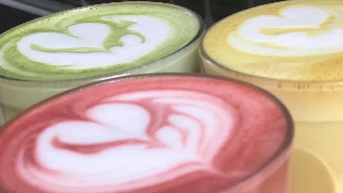 Superfood Latte’s NÖVÉNYI TEJJEL