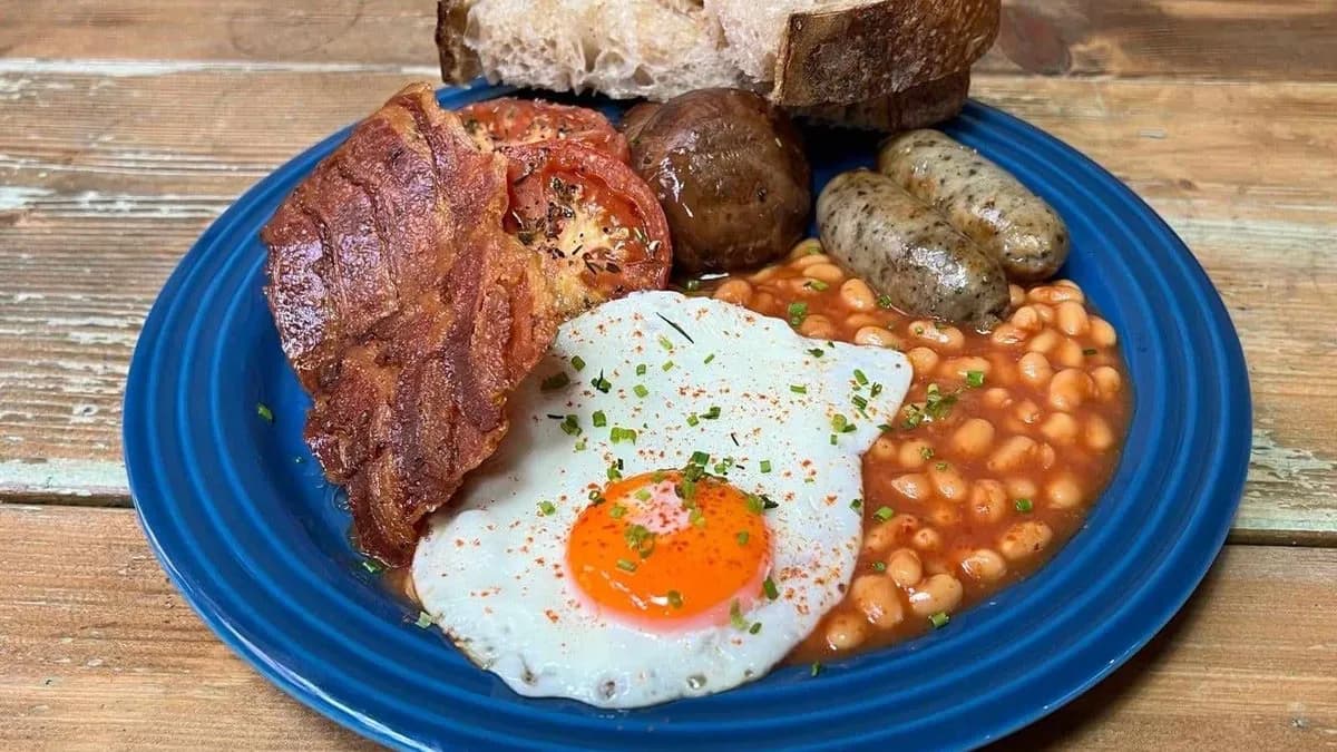 TRADITIONAL FULL ENGLISH BREAKFAST