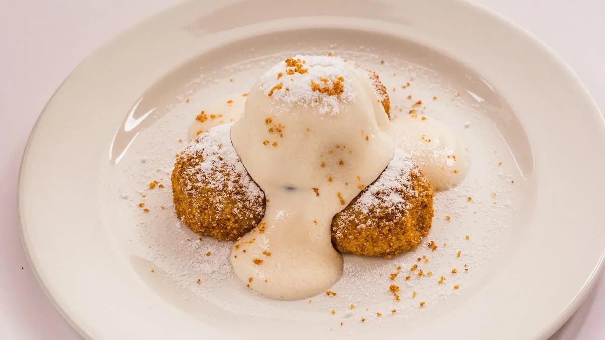 Köles„túró"gombóc szójajoghurtos öntettel