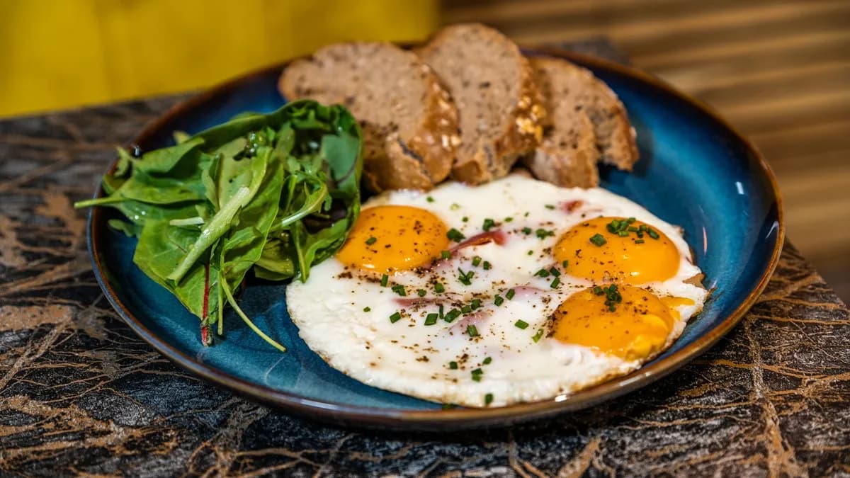 Ham and eggs (3 tojásból)