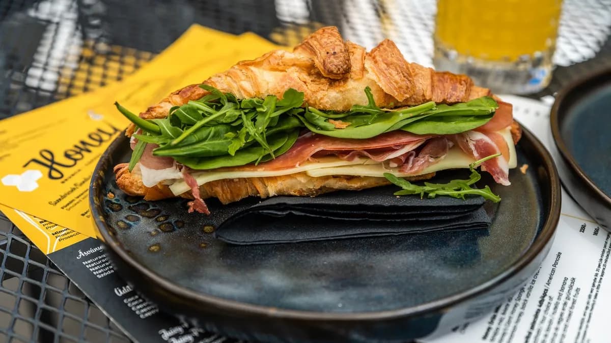 Sajtos-Sonkás Croissant