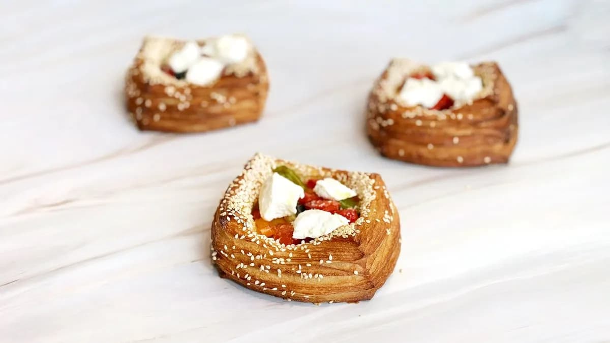 Zöldséges-kecskesajtos danish