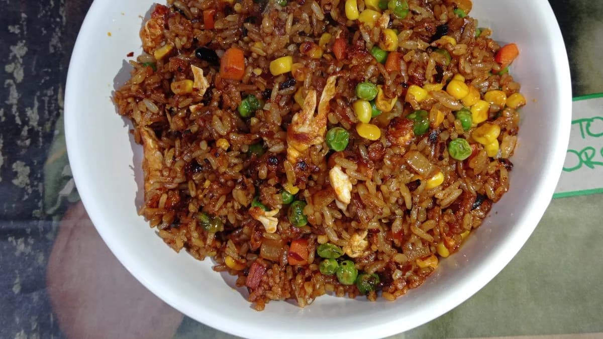 Pirított rizs“laoganma ”módra 老干妈炒饭