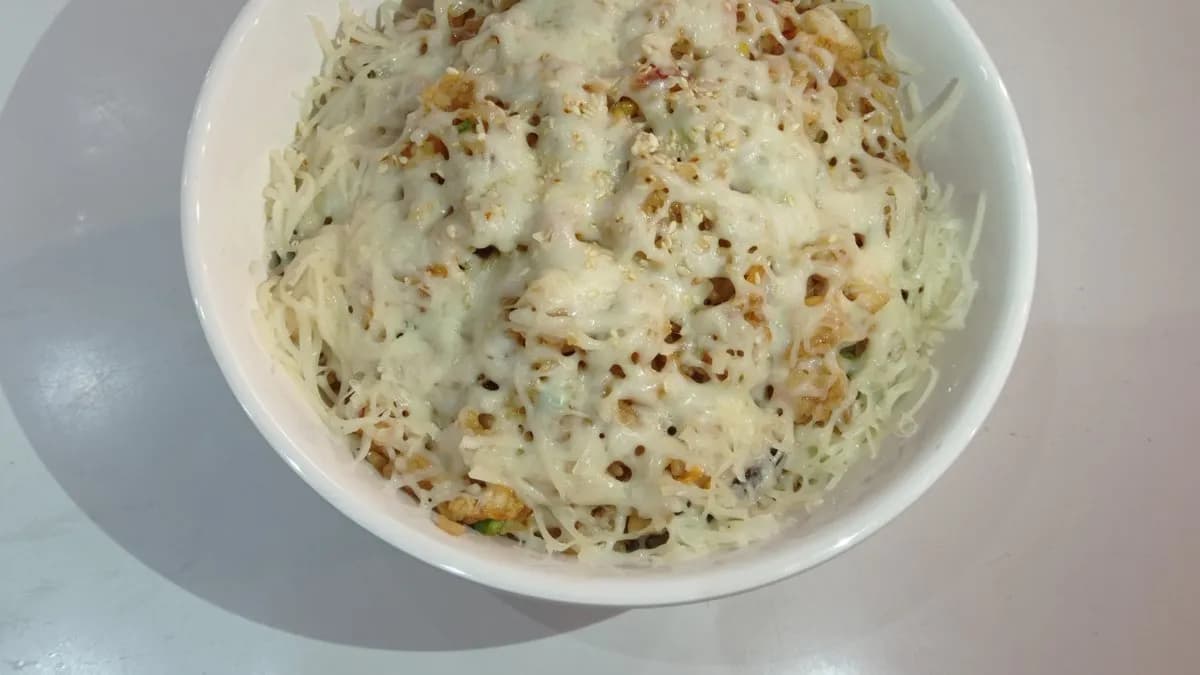 Pirított rizs csirke, garnélarák,sajttal 虾仁鸡肉芝士炒饭