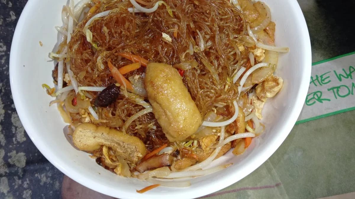 炒粉丝 Pirított üvegtészta zöldséggel
